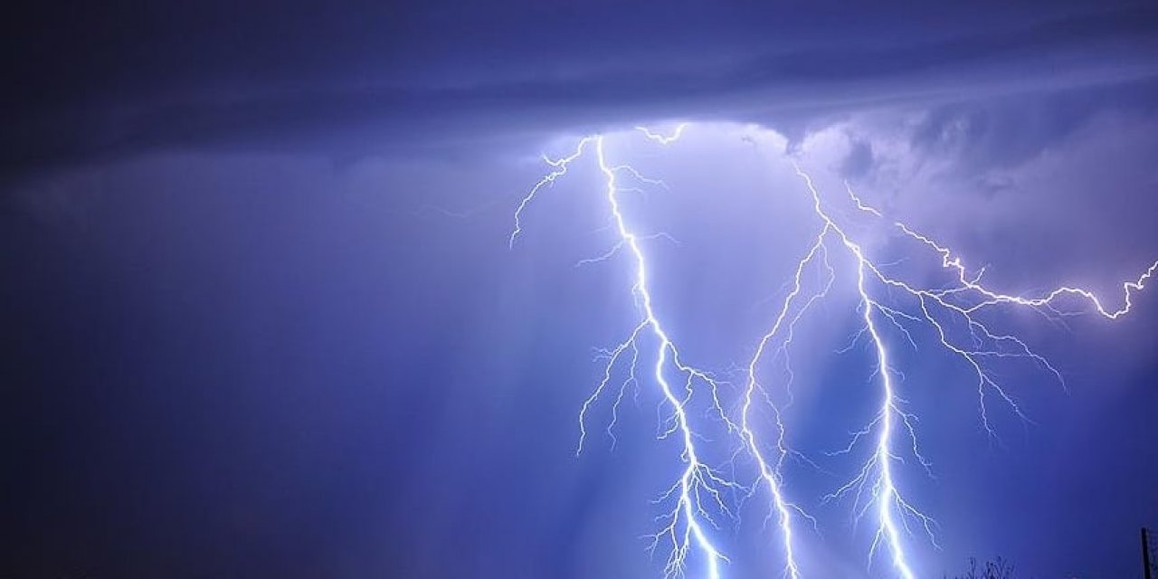 İstanbul Havalimanı'na yıldırım düştü