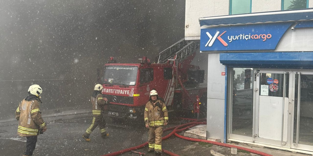 Kartal Belediyesi Ekipleri Ataşehir’de Çıkan Yangının Söndürülmesine Destek Verdi