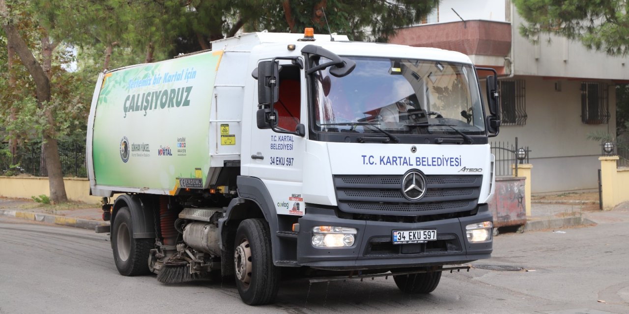 Kartal Belediyesi’nin Temizlik Mesaisi 7/24 Devam Ediyor