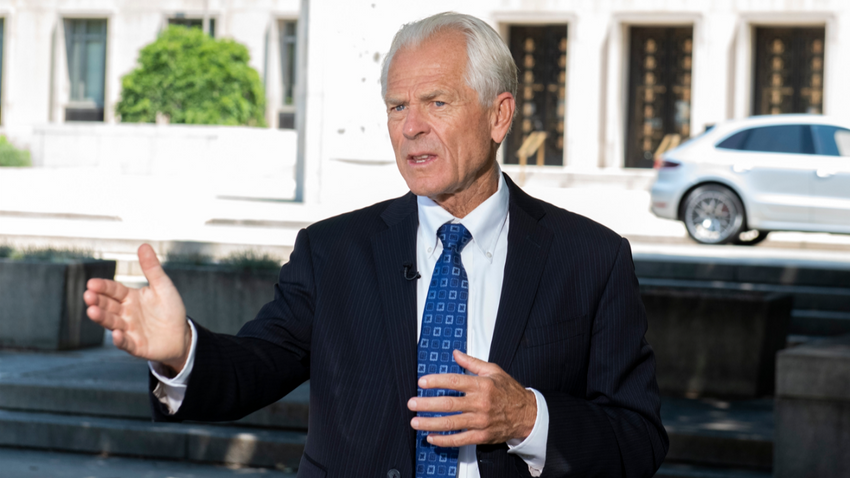 Trump'ın eski Ticaret Danışmanı Peter Navarro,  Kongreyi tahkir ile suçlandı.