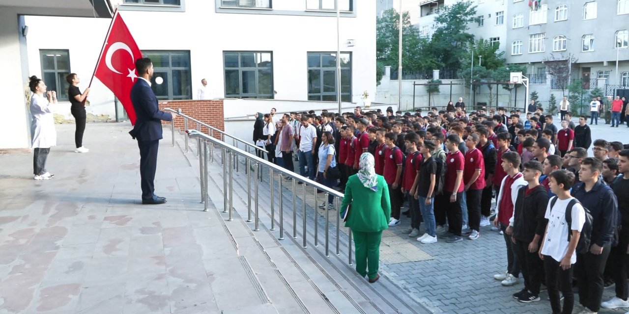 İlk ders zili çaldı