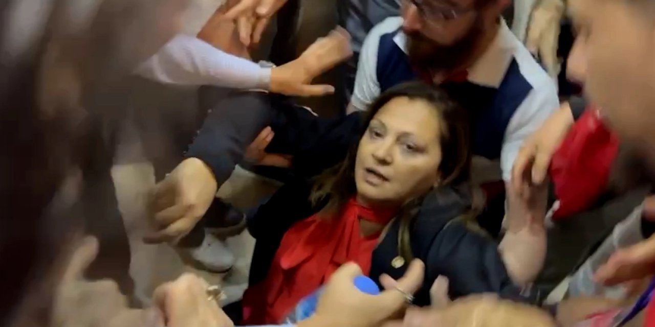 CHP Afyon kongresi başlamadan ortalık karıştı: Burcu Köksal bayıldı