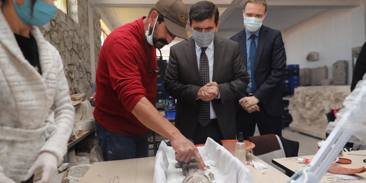 Kibyra'da Roma dönemine ait Serapis büstüyle Asklepios heykelciği bulundu
