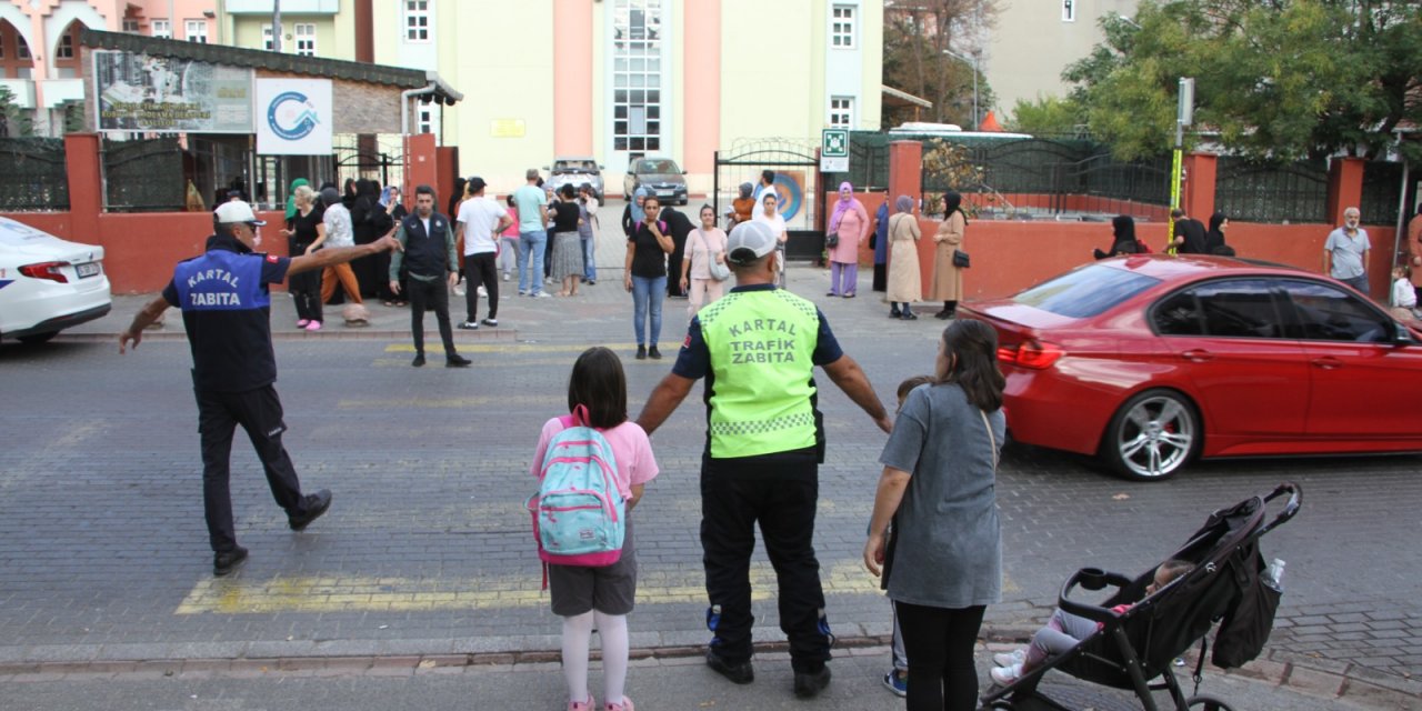 Kartal Belediyesi Zabıta Ekiplerinden 27 Okulda Trafik Uygulaması