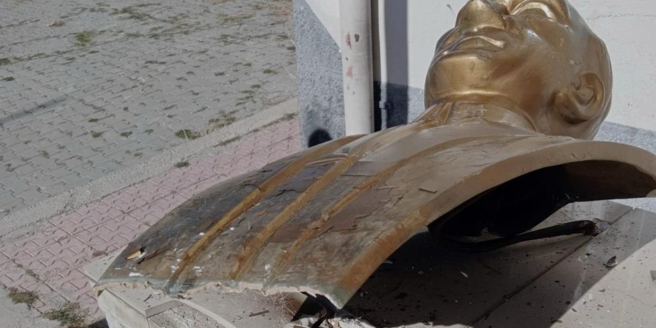 Atatürk büstüne yeni saldırı: İki kişi gözaltına alındı