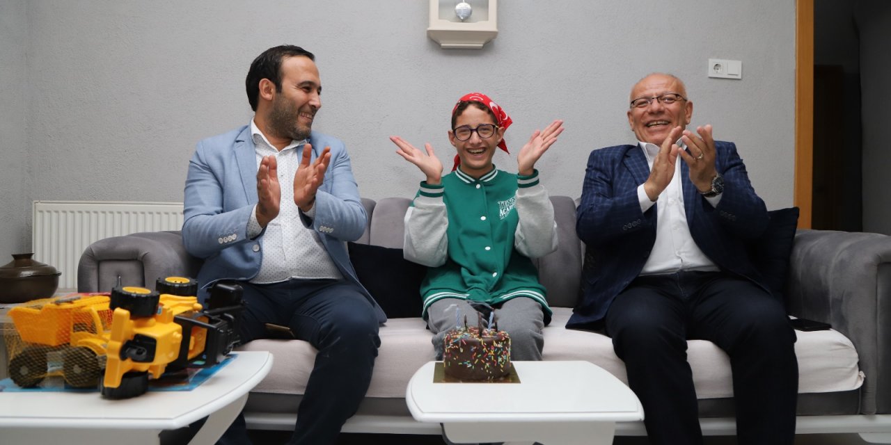 Kartal Belediyesi’nden Engelli Vatandaşlara Doğum Günü Sürprizi