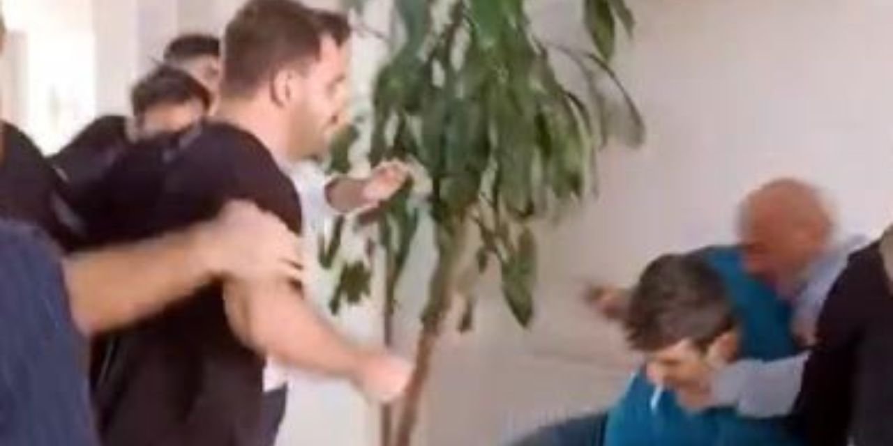 3 doktora saldırıp, şiddet uygulayan hasta yakınlarından 2'si tutuklanırken 1 kişi aranıyor