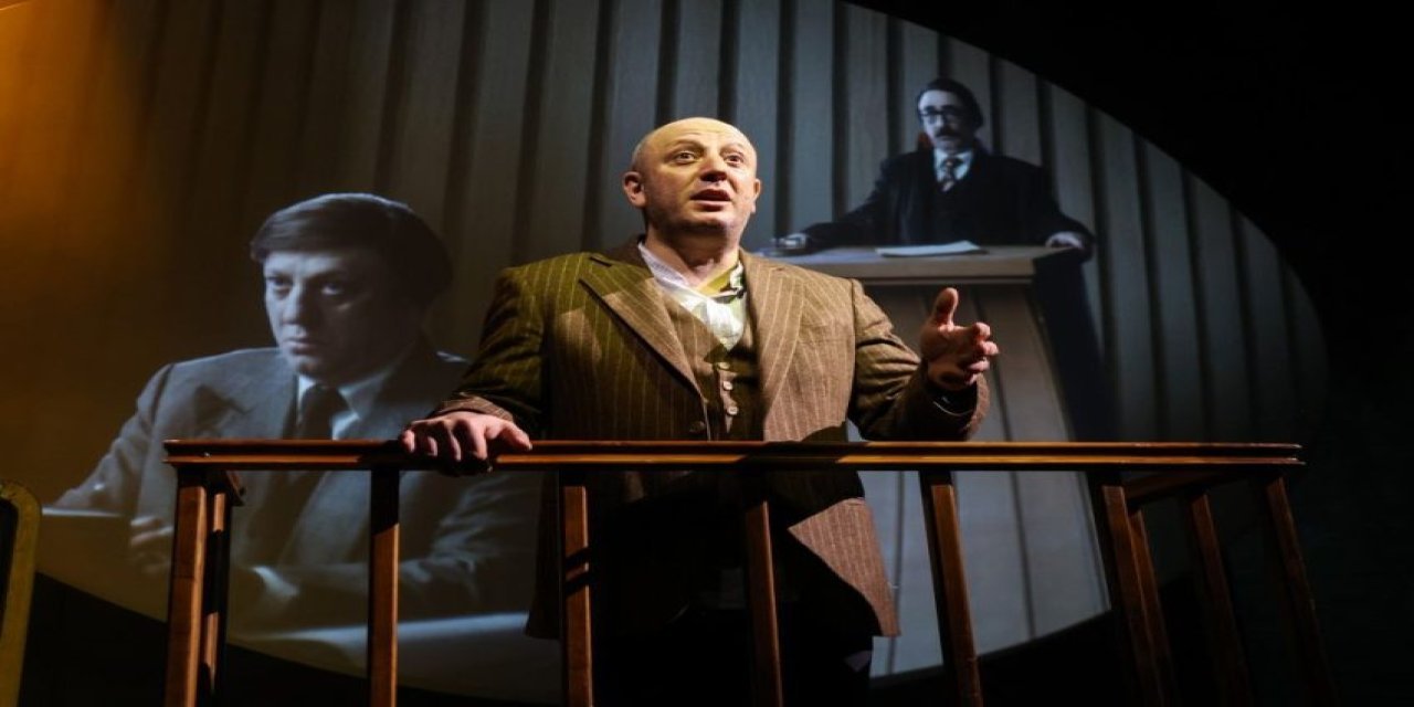 Orhan Pamuk, Serkan Keskin'in oyunu 'Saatleri Ayarlama Enstitüsü'nü The Guardian'a taşıdı