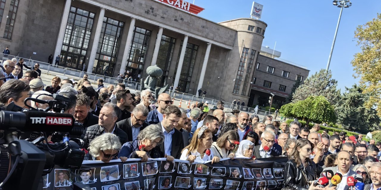 10 Ekim Gar katliamının 8. yılı: 'Madımak'ın suçlularının affedilmesi, bize de gözdağıdır'