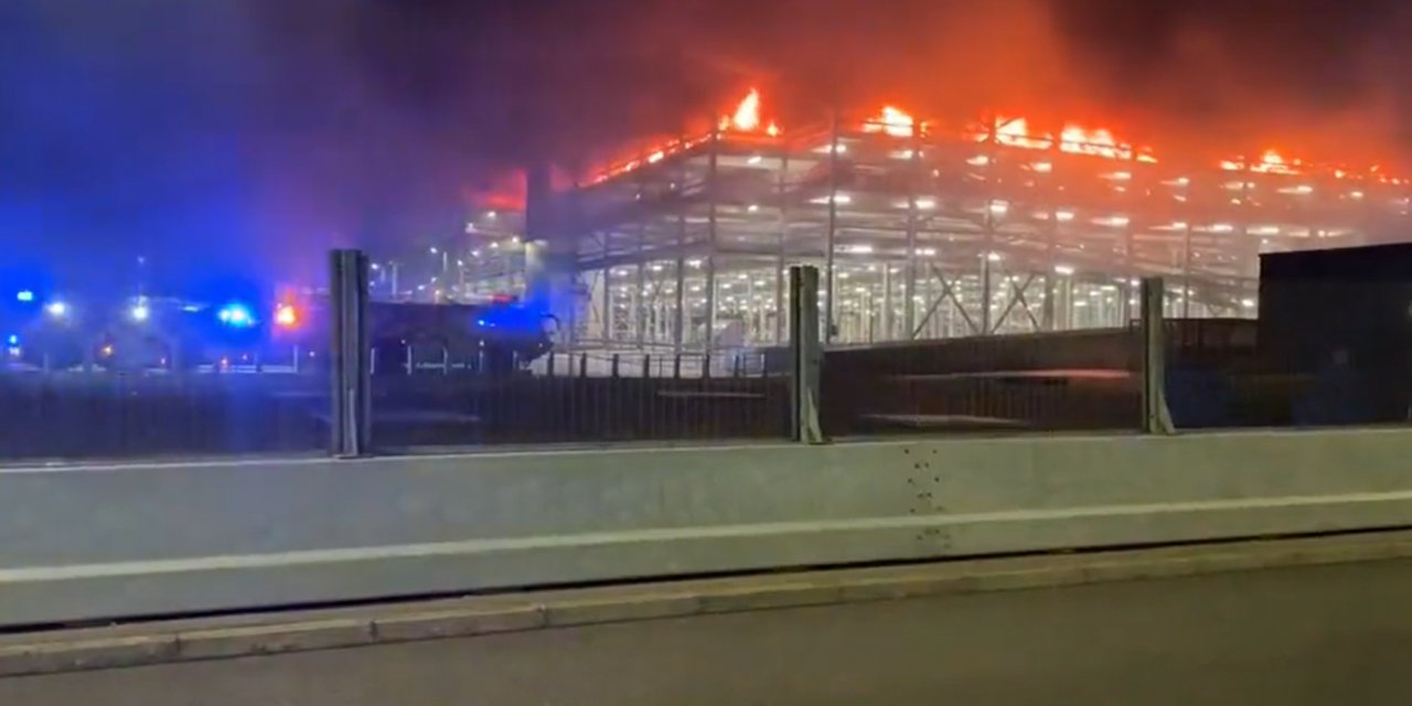 Londra Luton Havalimanı'nda yangın çıktı, uçuşlar iptal