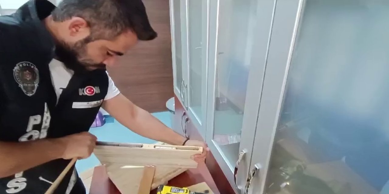 Adana'da kargoyla gönderilen rahleye gizlenmiş kaçak telefonlara operasyon