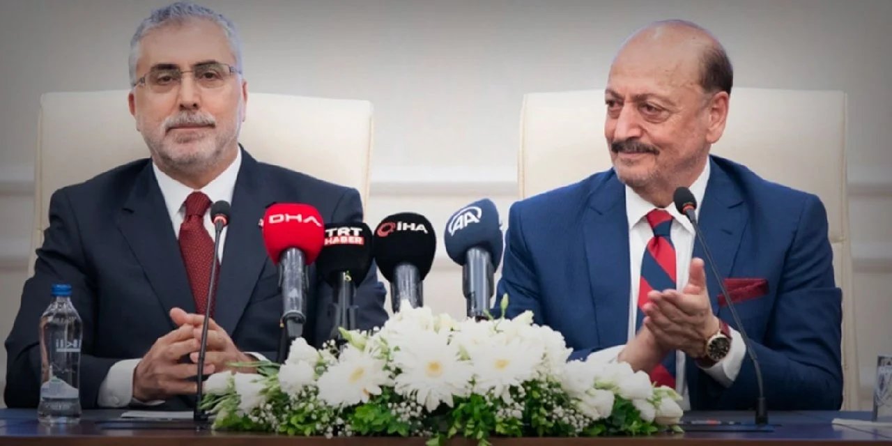 AKP'de Perde Arkasında Taht Oyunları