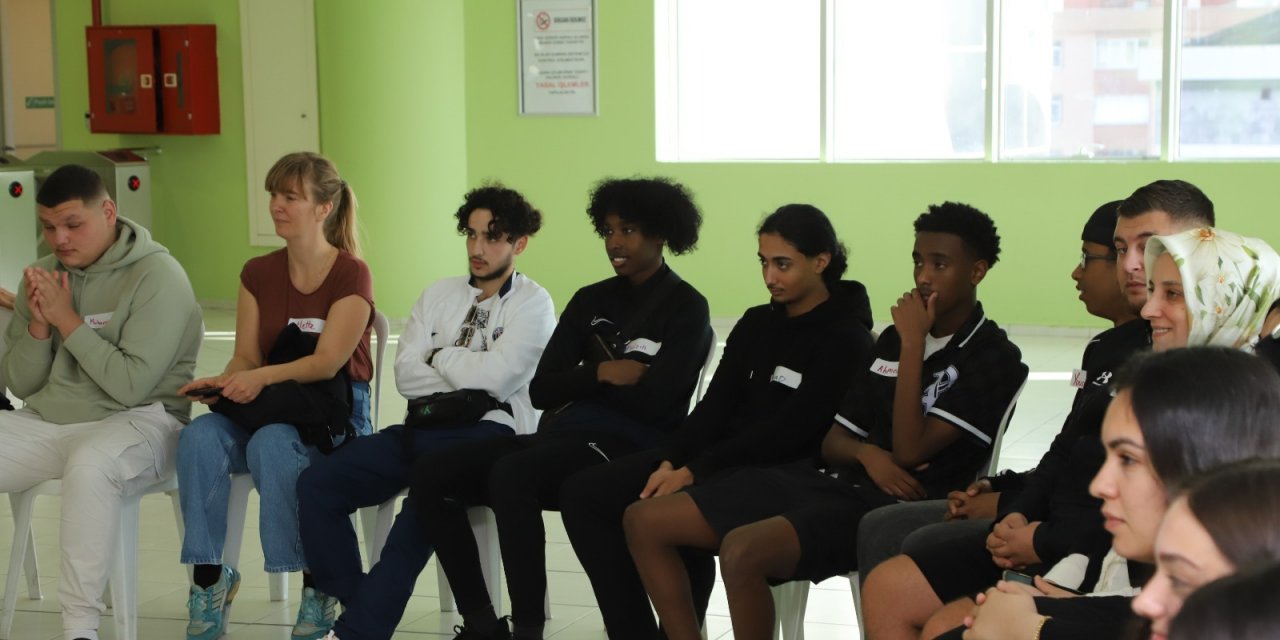 Danimarkalı Erasmus Öğrencileri Kartallı Akranlarıyla Buluştu