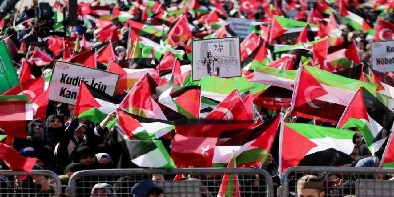 Prof. Dr. Hikmet Sami Türk: Cumhuriyet Bayramında Filistin Mitingi