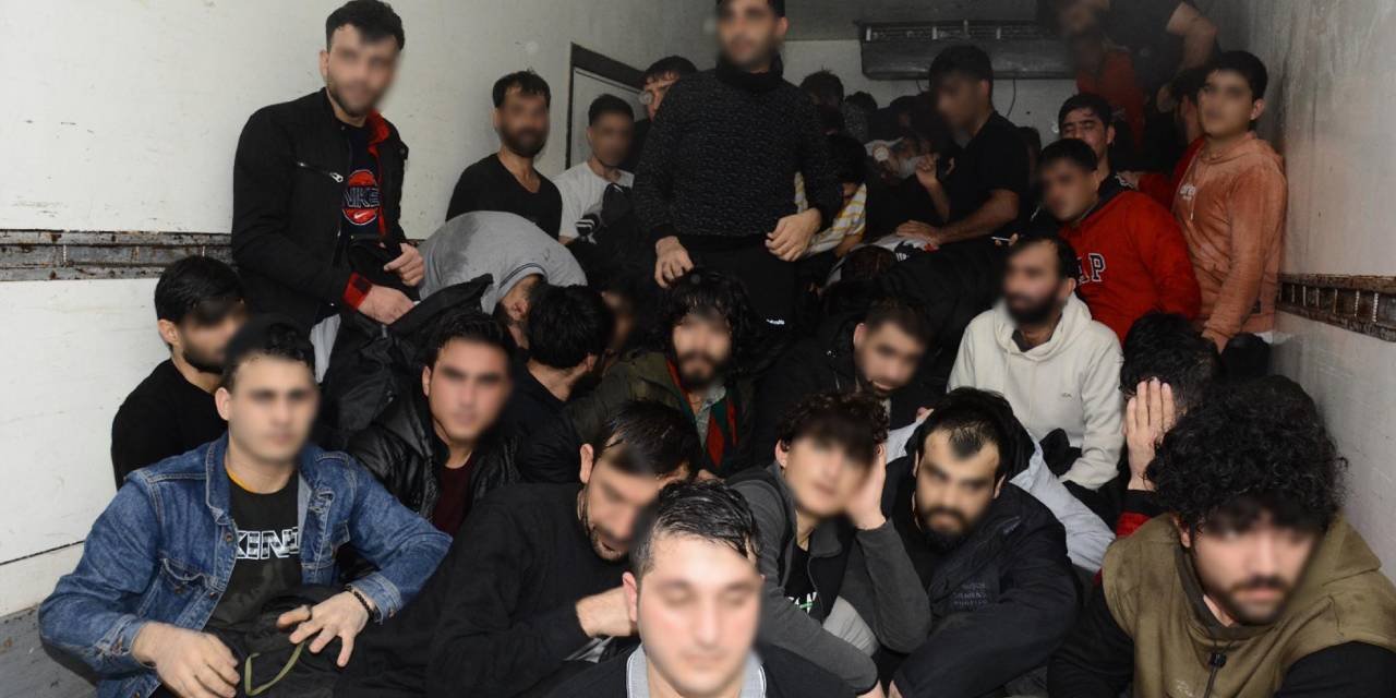 Kamyonda 51 kaçak göçmen yakalandı