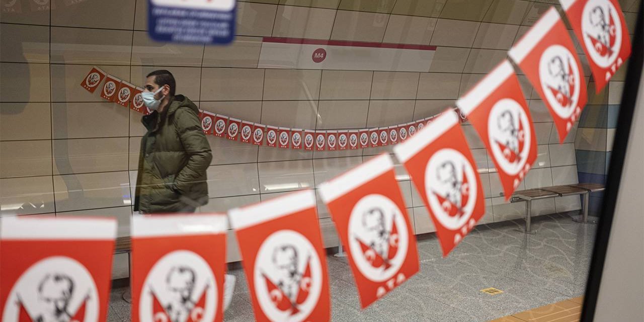 Atatürk posterli Türk bayraklarını söken kişi tutuklandı