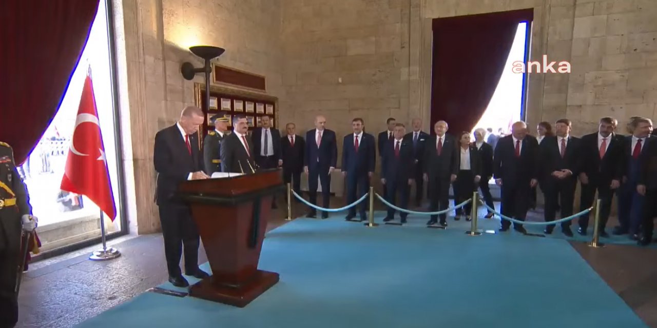 Erdoğan ve devlet erkanı Anıtkabir'de! Cumhuriyet'in 100. yılında anı defterine bu sözleri yazdı...