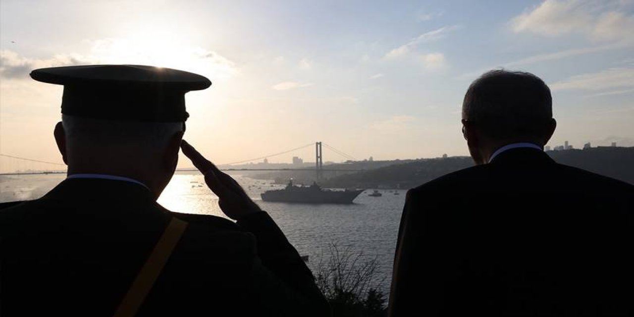 Ertuğrul Özkök: Dün Vahdettin Köşkü'nün önündeki geçitte bir gemi eksikti