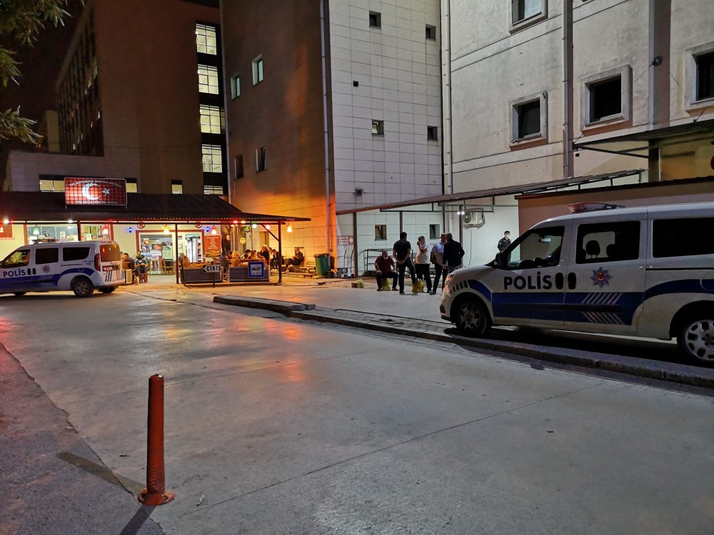 Hasta ve yakınları sağlık memuruna saldırdı; 1 gözaltı