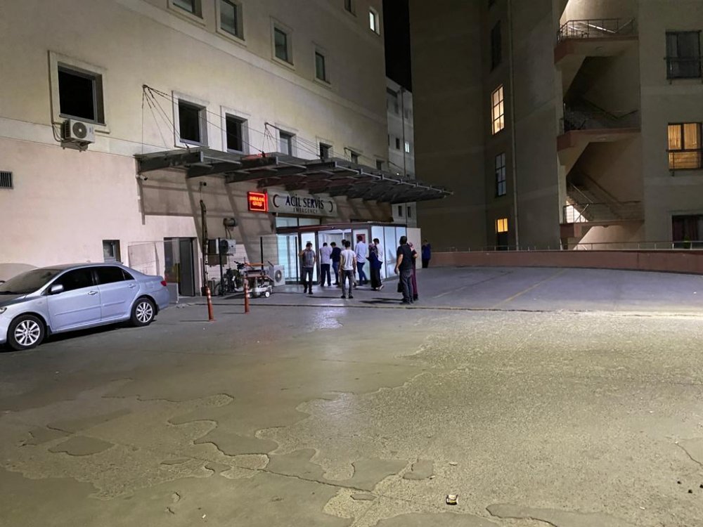 Hasta ve yakınları sağlık memuruna saldırdı; 1 gözaltı