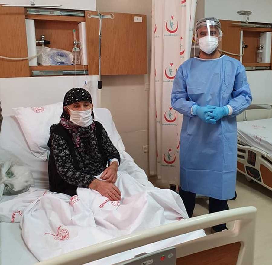Koronavirüsü yenen 104 yaşındaki kadın: Hiç evden çıkmadım nereden bulaştığını bilmiyorum