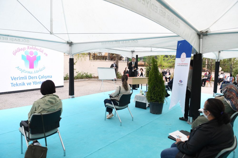 Bakan Selçuk'tan velilere 'Verimli Ders Çalışma Teknikleri' dersi