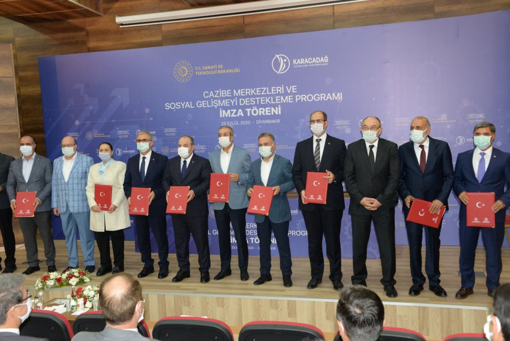 Bakan Varank: Diyarbakır'ın gündemi terör değil, istihdamdır, üretimdir, eğitimdir