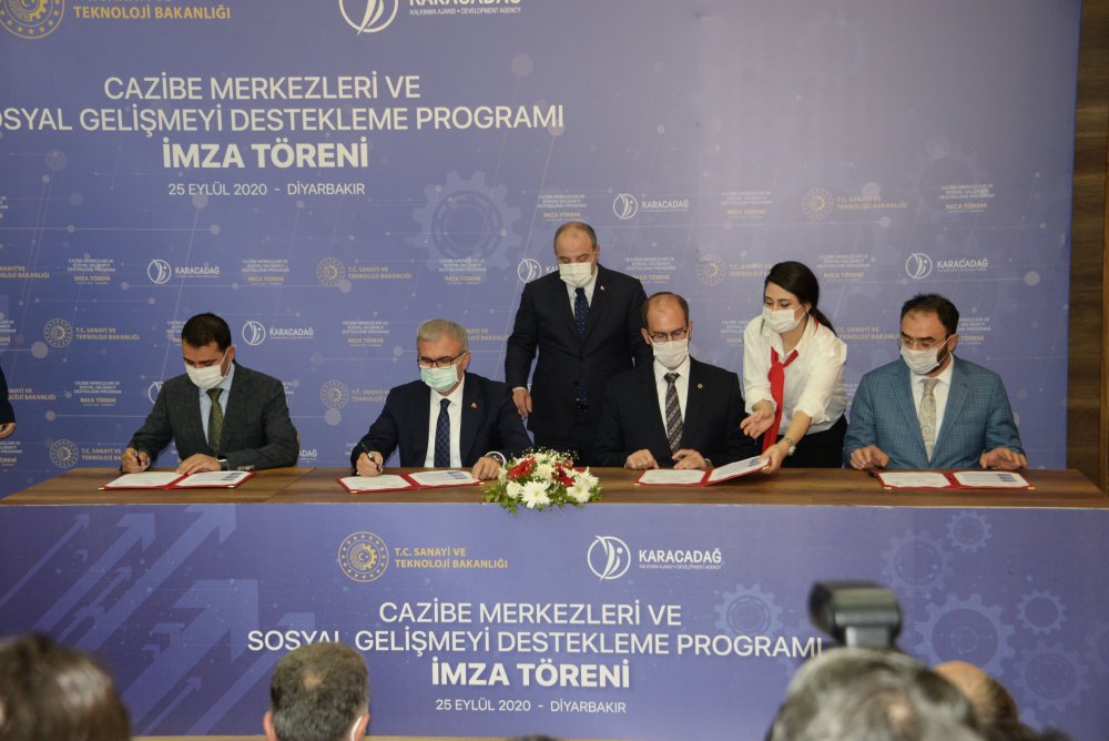 Bakan Varank: Diyarbakır'ın gündemi terör değil, istihdamdır, üretimdir, eğitimdir