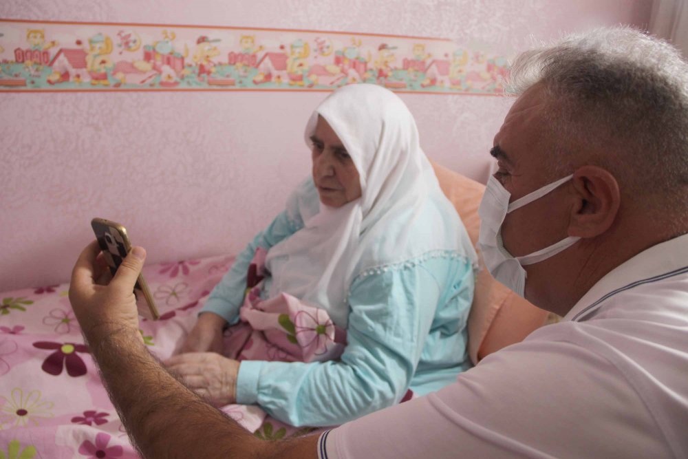 43 gün entübe edilen 87 yaşındaki kadın koronavirüsü yendi