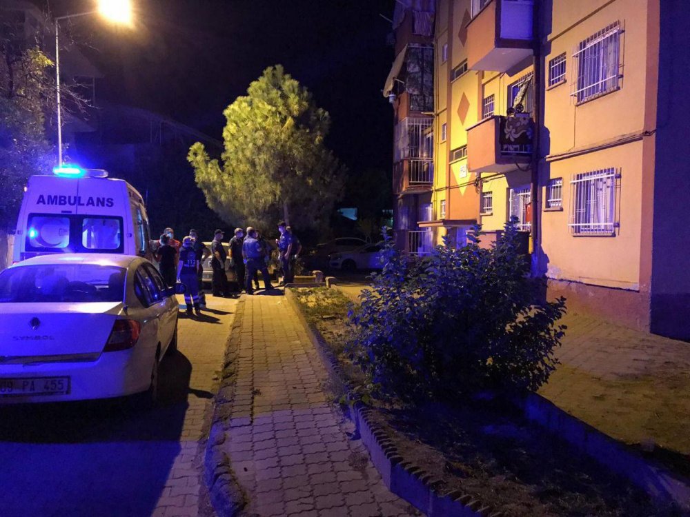 Emekli öğretmen evinde ölü bulundu