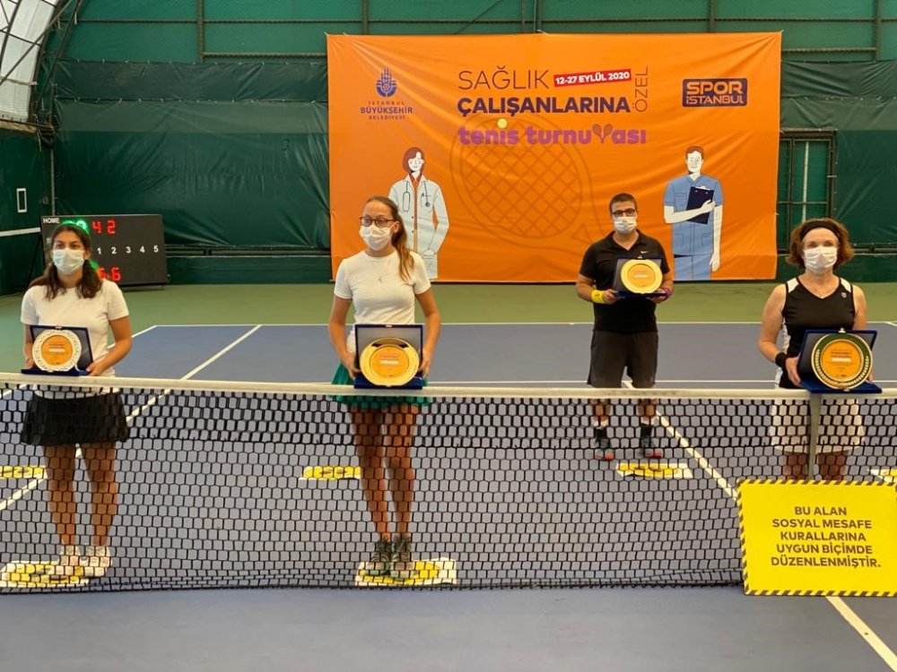 Sağlık çalışanlarının katıldığı tenis turnuvası sona erdi