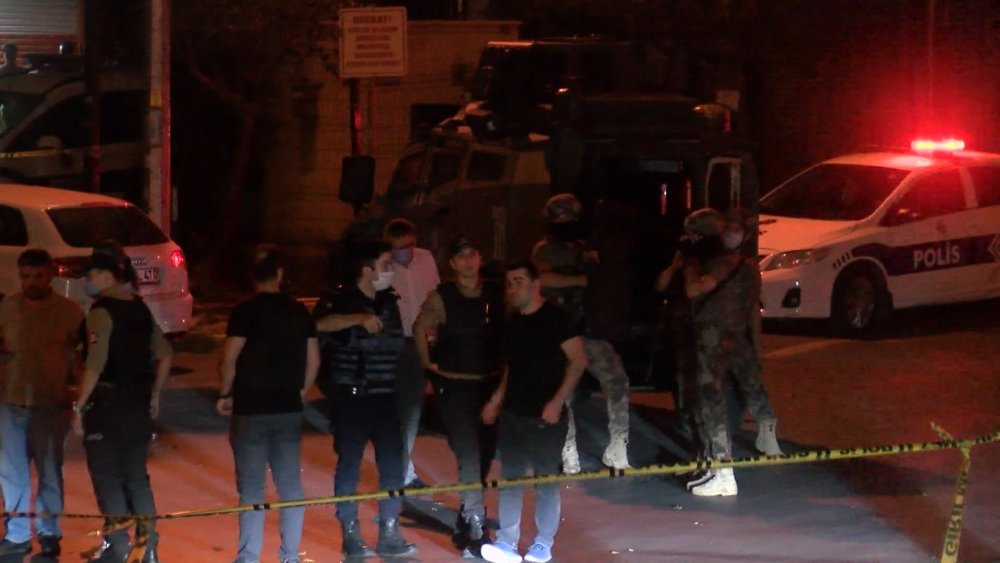 Şişli'de ekip aracına kurşun isabet etti, 2 kişi gözaltına alındı 