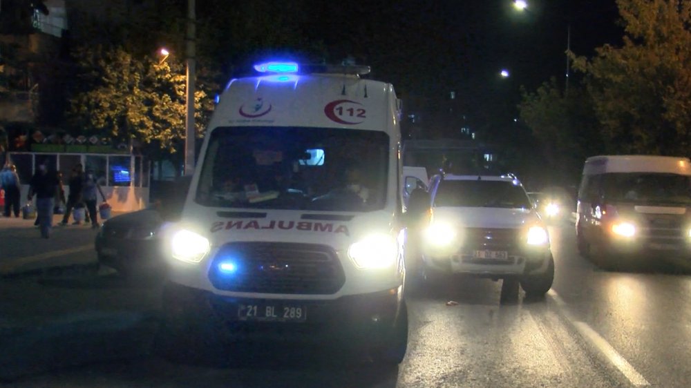 Diyarbakır'da 'domates atma' kavgası: 6 yaralı