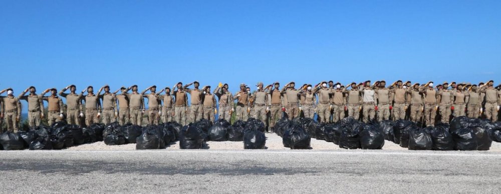 Foça'da doğayı duyarsız eller kirletti, çevre dostu eller temizledi