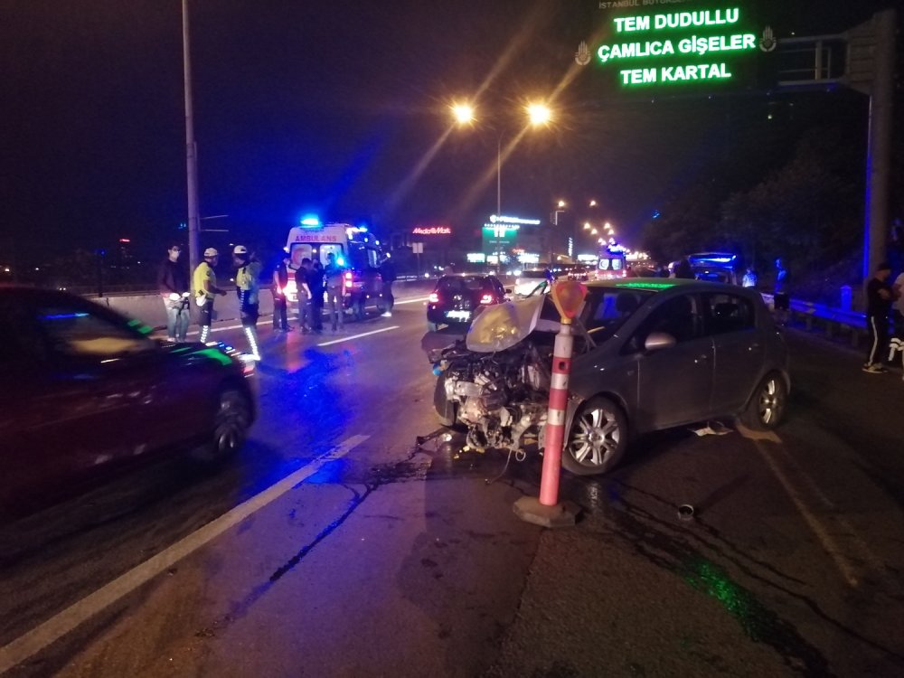 Göztepe'de makas atarak ilerleyen otomobil kazaya neden oldu: 2'si ağır, 3 yaralı