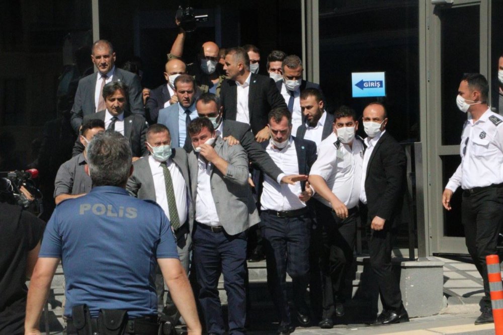 İYİ Parti'de gerginlik