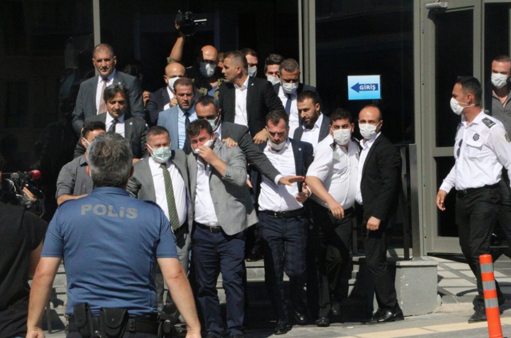 İYİ Parti'de gerginlik