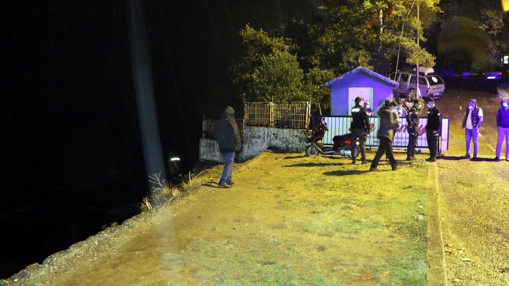 Balık avlarken kayalıklardan denize atlayan kişi, kayboldu