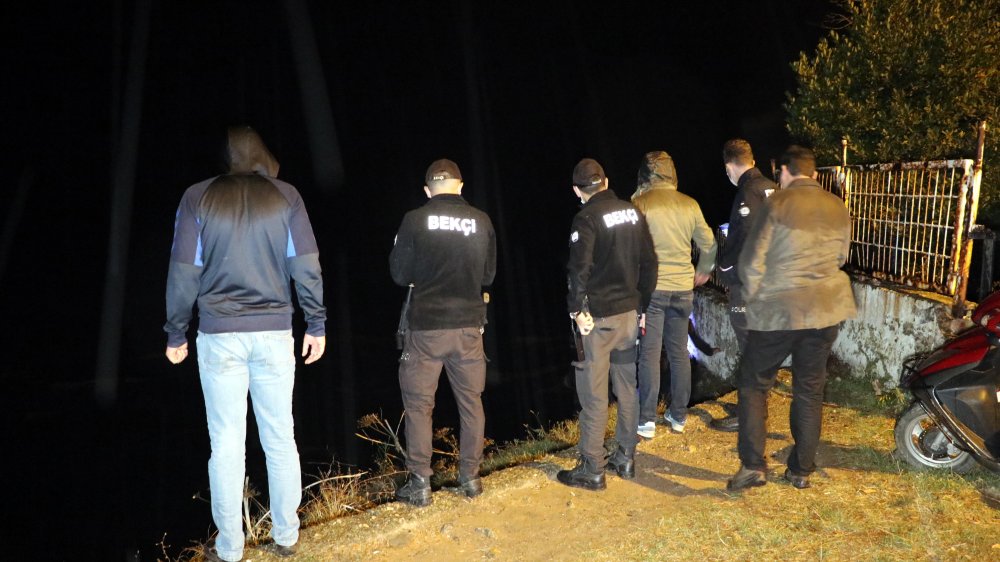 Balık avlarken kayalıklardan denize atlayan kişi, kayboldu