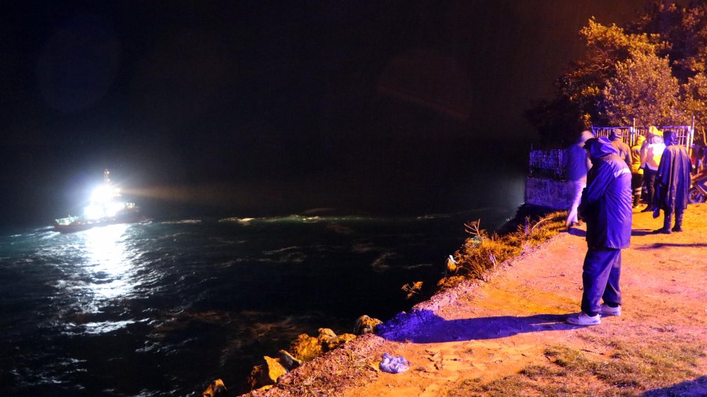 Balık avlarken kayalıklardan denize atlayan kişi, kayboldu