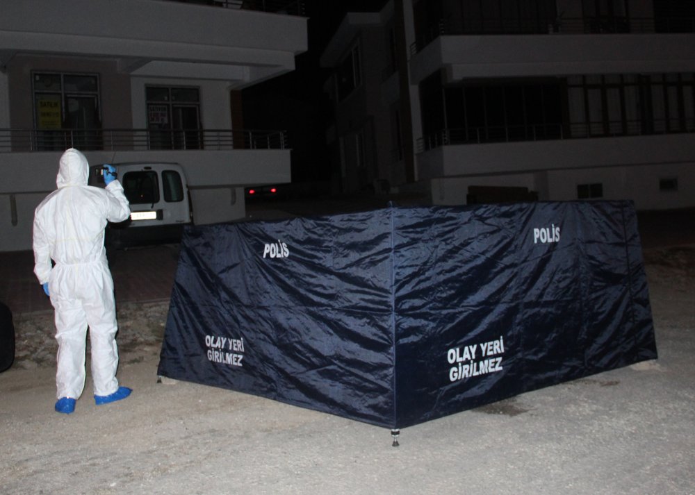 Genç kadın birlikte yaşadığı sevgilisini öldürdü