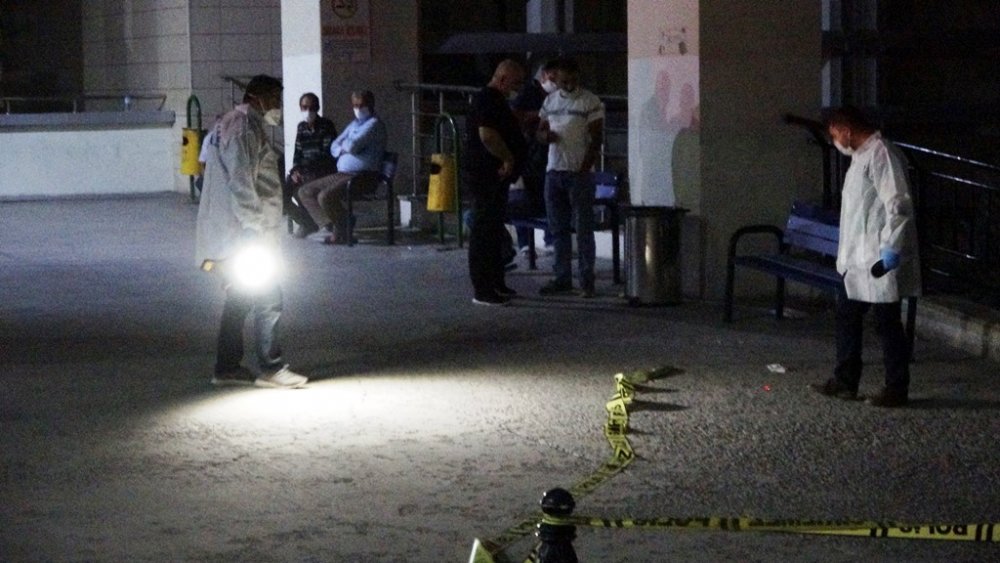 Hamile eşini darbeden kadın ile kocasını tabancayla yaraladı