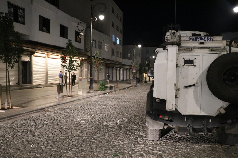 Diyarbakır'da 3 farklı noktada 'bomba' alarmı polisi harekete geçirdi