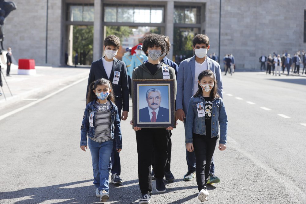 Eski Bakan Ergezen için TBMM'de tören