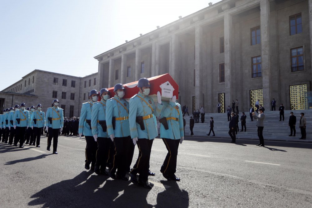 Eski Bakan Ergezen için TBMM'de tören