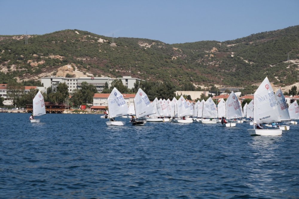 Yelkenciler Foça'da antrenmanlara başladı