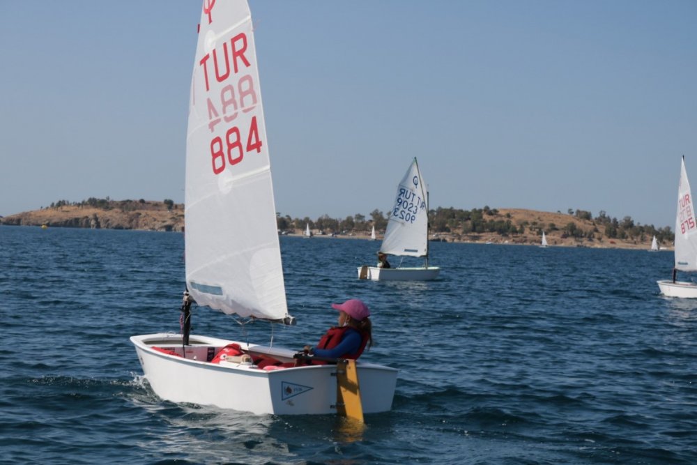 Yelkenciler Foça'da antrenmanlara başladı