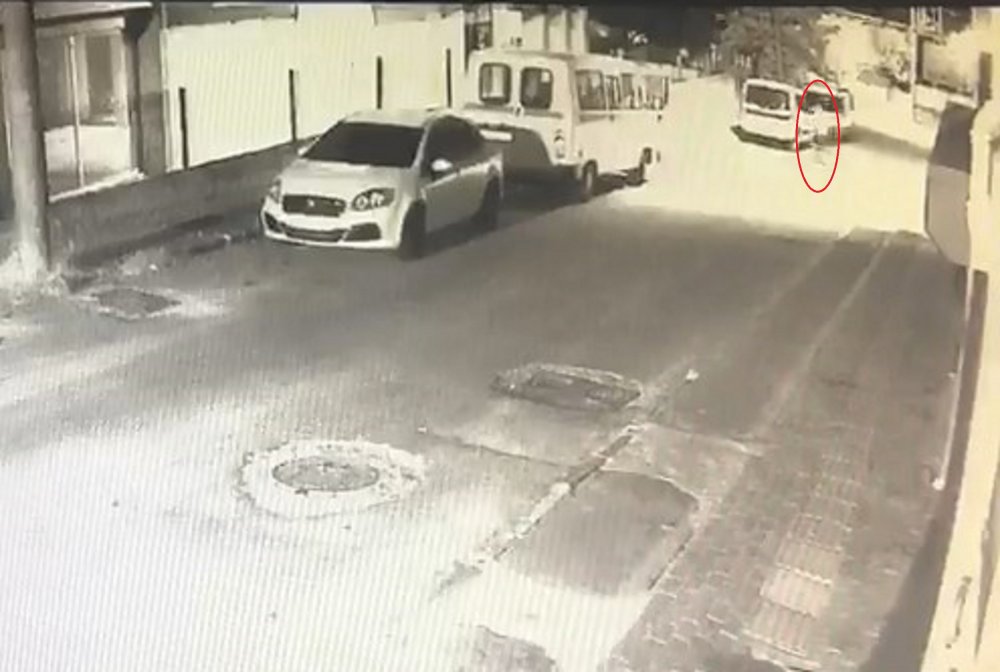 İçinde 650 bin TL olan kasayı çalan 4 kişi, güvenlik kamerasından yakalandı