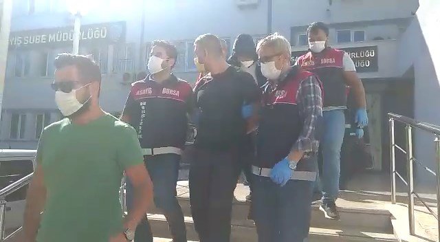 İçinde 650 bin TL olan kasayı çalan 4 kişi, güvenlik kamerasından yakalandı