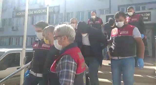 İçinde 650 bin TL olan kasayı çalan 4 kişi, güvenlik kamerasından yakalandı